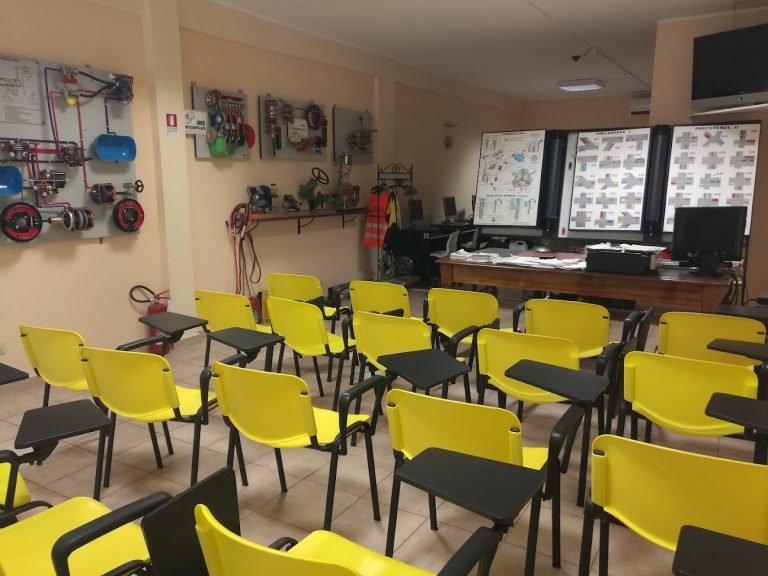 Aula dei corsi di recupero punti di Autoscuola Campione